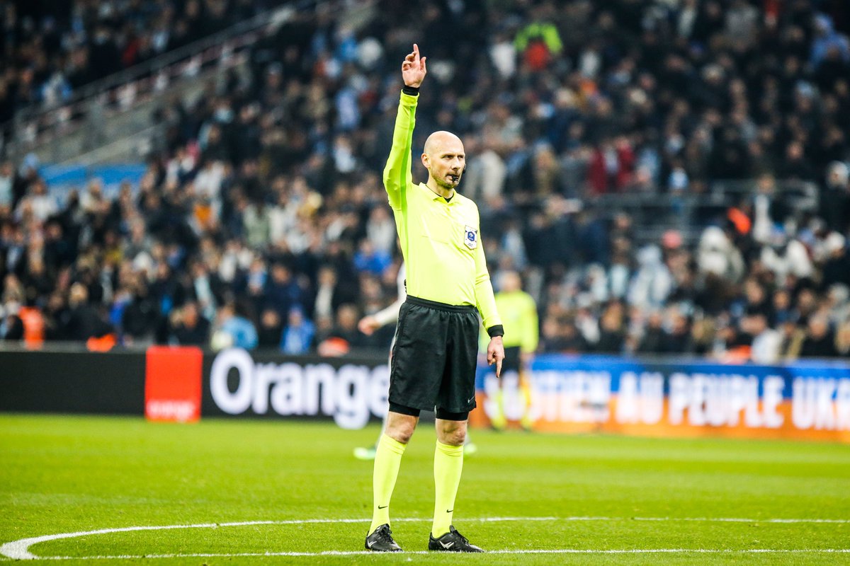 🚨 Antony Gautier, nouveau patron des arbitres en France, souhaite mettre fin aux pénalités quand les arbitres utilisent l’assistance-vidéo !

Il est également pour la sonorisation et à leur prise de parole à l’issue des matchs.

(<a href="/lequipe/">L'Équipe</a>)