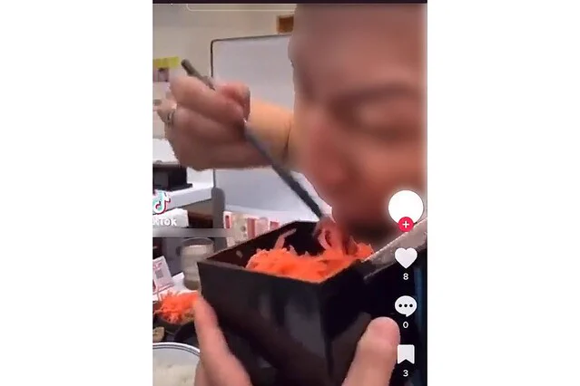 もはや事件‼吉野家で“紅生姜をかきこむ”動画拡散で法的処置⁉