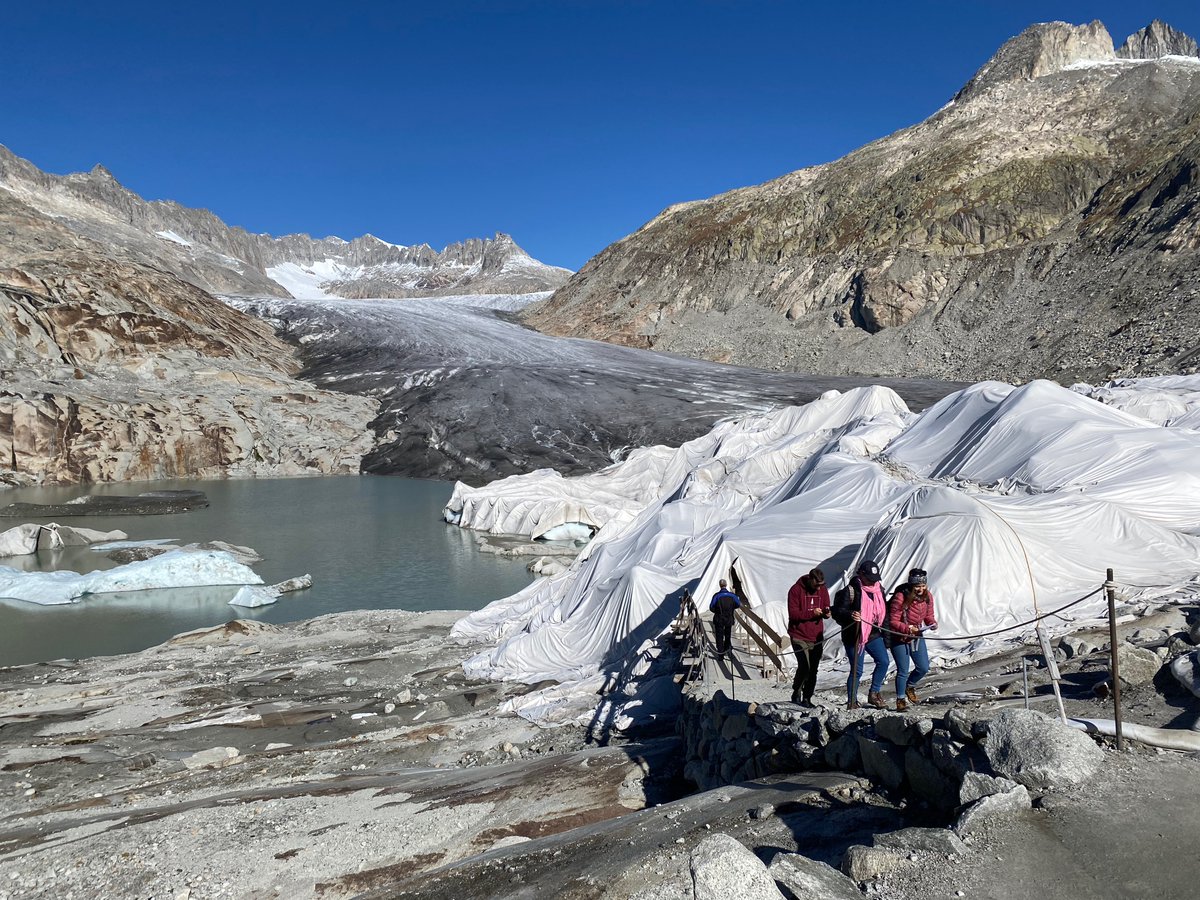 Excited to share my #PhD thesis on #glacier #tourism now online!

theses.fr/2021CHAMA039

Completed in <a href="/edytem_fr/">edytem</a>, <a href="/Univ_Savoie/">UnivSavoieMontBlanc</a>, supported by @LabexITTEM

It aims to better understand how #climatechange affects glacier-related tourism and #recreation.

#phdchat #phdlife #PhDone