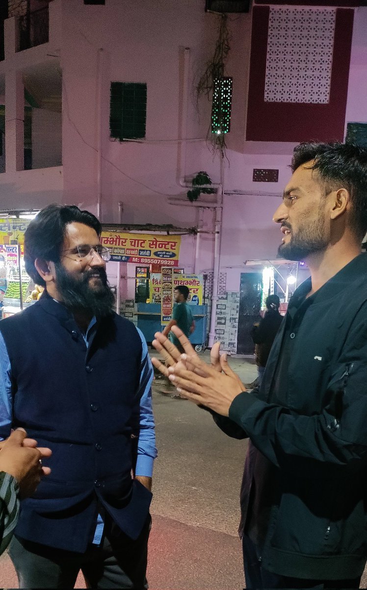 JATbera1's tweet photo. शांतिपूर्ण तरीके से आरपीएससी की नीतियों का विरोध कर रहे भाई @TheUpenYadav को इस तरीके से गिरफ्तार करना लोकतंत्र की हत्या है

#उपेन_यादव_को_रिहा_करो https://t.co/XasI9XD81I