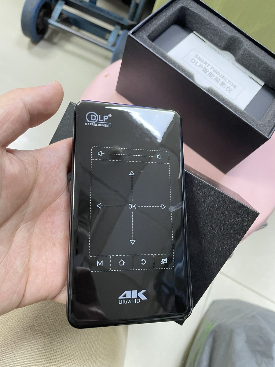 ShimingZhou8's tweet image. Mini projector, PM if interested #projector #projectorscreen