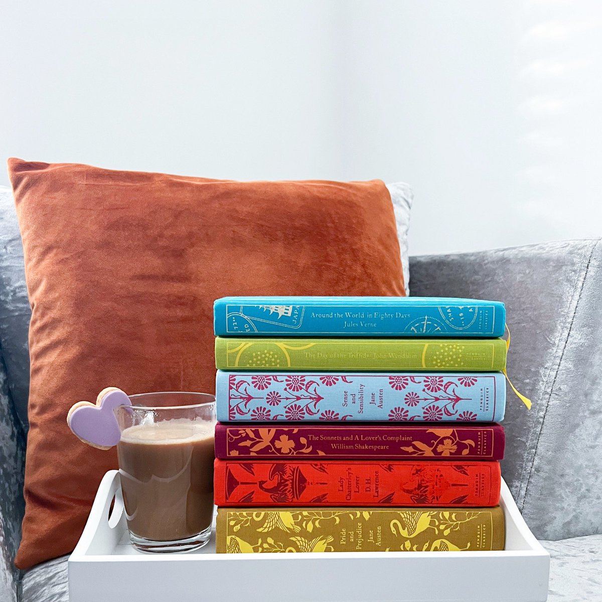 betwixtpagess's tweet photo. #clothboundclassics #colourfulbooks #bookblogger #ukbookstagrammer https://t.co/wbYwuTGqQJ