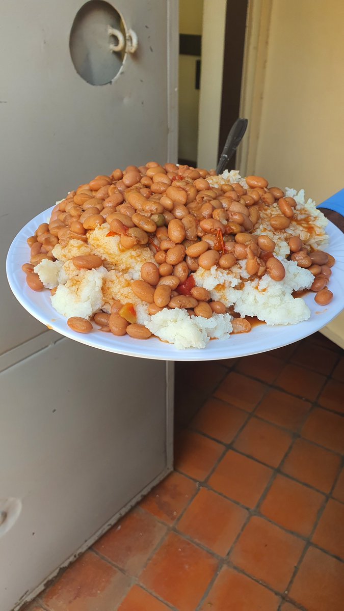 drkasenene's tweet photo. Eating food like this may be the reason many people start developing bellies.

Refined grains like posho and rice are easily converted to sugar and then fat in the body.

If you can, avoid refined grains in favour of more vegetables and foods like pumpkin, millet &amp; sweet potatoes https://t.co/ZgECR6eG7H