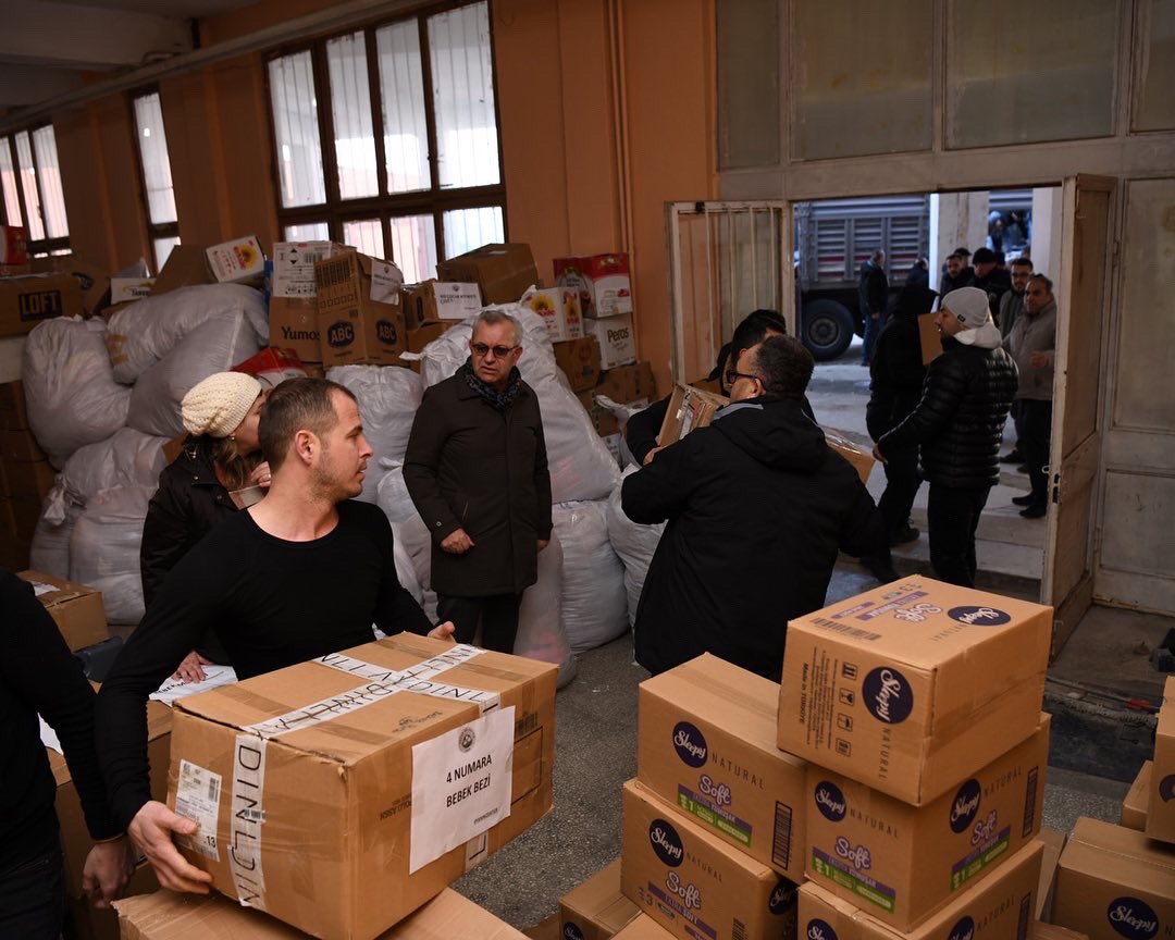 kesanbld's tweet photo. İLK YARDIM TIR’IMIZI AFET BÖLGESİNE GÖNDERİYORUZ

EL BİRLİĞİYLE, GÖNÜL BİRLİĞİYLE YARALARIMIZI SARMAYA DEVAM EDECEĞİZ 

YARDIM KAMPANYAMIZ DEVAM EDİYOR

Keşan Kaymakamlığımız ve Keşan Belediyemizin başlattığı, AFAD koordinasyonunda düzenlediğimiz yardım çağrısına https://t.co/iXVRsJgdS1