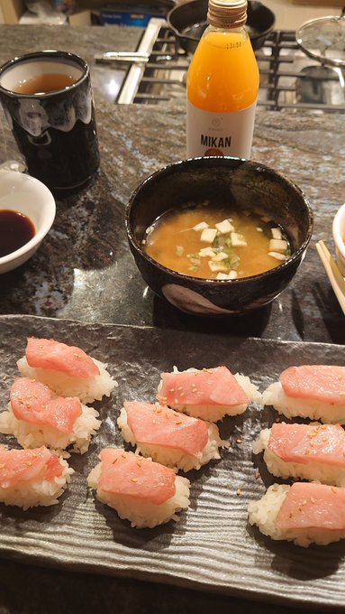 One of the best parts about living in LA is being able to buy fatty tuna at a Japanese grocery store<a href="/tag/ax2022"class="tags"><span>#ax2022</span></a>