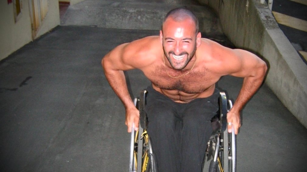 MJEREMIASZ's tweet image. P**, 23 ans!
23 ans que, chaque année, je fête l’anniversaire de mon accident de ski.
J’ai célébré tous les 7 février, depuis l’an 2000, en particulier avec mes frangins.
Ce n’est pas que je sois fétichiste mais ce jour a changé ma vie.
🧶 1/4