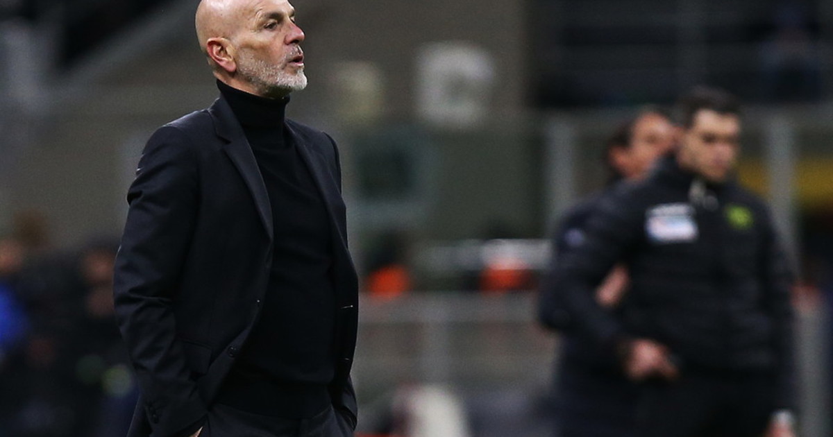 Libero_official's tweet image. Giocatori fuori ruolo, condizione fisica imbarazzante, #dirigenti silenziosi, #Pioli confuso e i big irriconoscibili: dal 2-2 di Roma è saltato tutto  liberoquotidiano.it/news/sport/347…