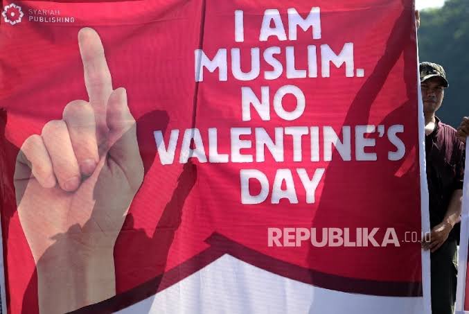 being_mu_salman's tweet photo. Haram is haram even if the world celebrates it!!
Say no to #ValentinesDay
𝗠𝘆 𝗿𝗲𝗹𝗶𝗴𝗶𝗼𝗻 𝗶𝘀 𝗜𝘀𝗹𝗮𝗺. ☪️
𝗠𝘆 𝗿𝗲𝗹𝗶𝗴𝗶𝗼𝗻 𝗱𝗼𝗲𝘀 𝗻𝗼𝘁 𝘁𝗲𝗮𝗰𝗵 𝗺𝗲 𝗶𝗺𝗺𝗼𝗿𝗮𝗹 𝘁𝗵𝗶𝗻𝗴𝘀.
#valentines
#MoralityDay
#hayaDay
#MoralityDefinesHumanity https://t.co/jjxZs1SPhh
