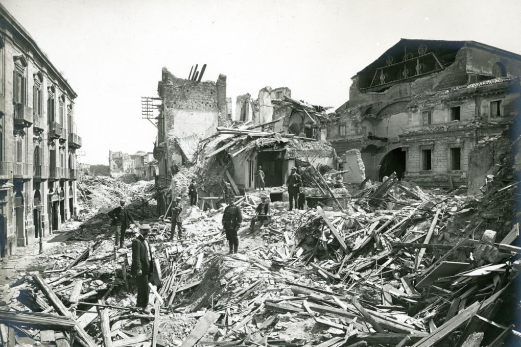 Qui sullo #Stretto nel 1908 il #terremoto fu di magnitudo 7.1 (in #Turchia è stato 7.9), e sappiamo che la periodicità è 120-150 anni. Ma insistono con il #PontesulloStretto. Proprio sopra la faglia. Oggi guardare le immagini dalla Turchia e dalla #Siria fa ancora più paura.