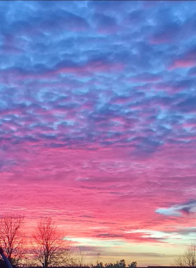 PollyGeoghegan's tweet photo. Last night's sky https://t.co/bUdXcDiI9h