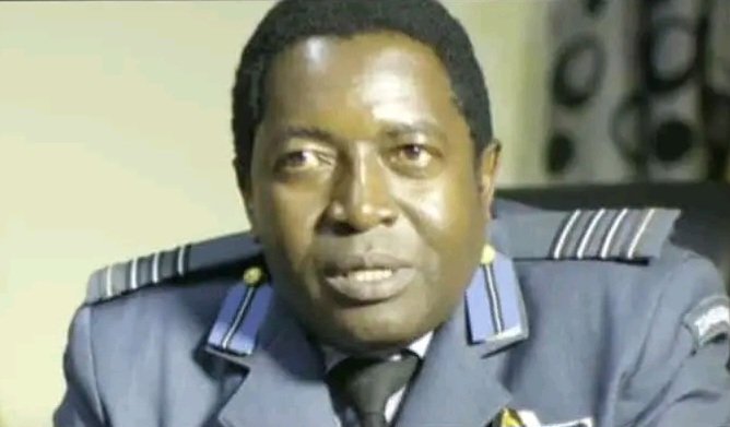 GondaiMutongi's tweet photo. A funeral parade for two senior Air Force of Zimbabwe officials, Group Captain Bensen Munyanduki and Wing Commander Daniel Manyenga, is underway at Josiah Tungamirai Airbase in Gweru #MTSRIP https://t.co/SZvxlLARAU