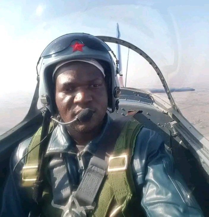 GondaiMutongi's tweet photo. A funeral parade for two senior Air Force of Zimbabwe officials, Group Captain Bensen Munyanduki and Wing Commander Daniel Manyenga, is underway at Josiah Tungamirai Airbase in Gweru #MTSRIP https://t.co/SZvxlLARAU