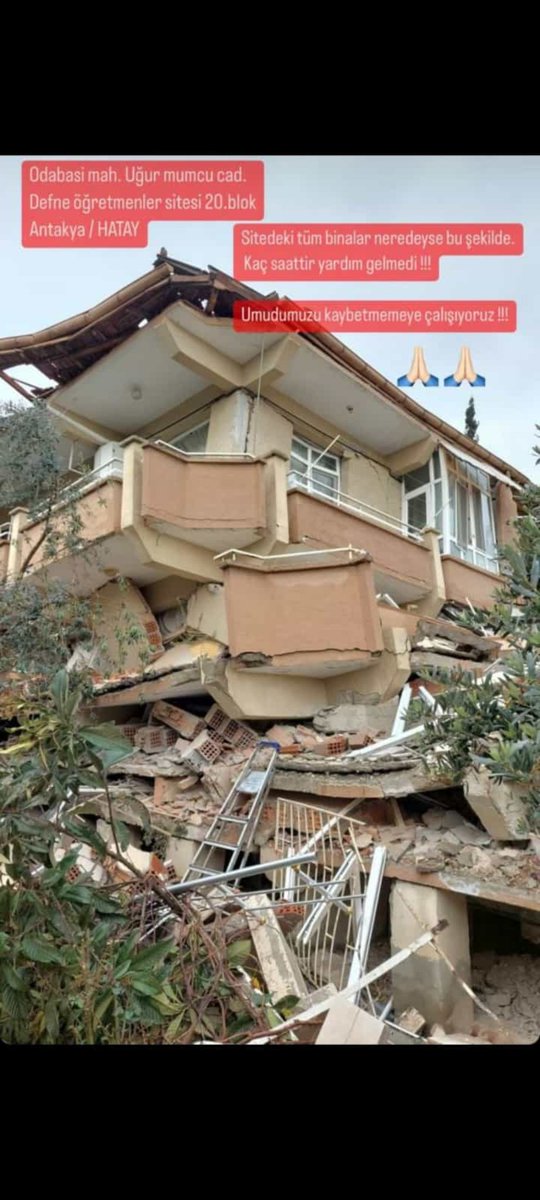 Mahmutturkmenn's tweet photo. Adres: Odabaşı mah. Uğur Mumcu Cad. Defne Öğretmenler Sitesi, 20. Blok,  Antakya / HATAY
Uzun konvektörlü vinç gerekli !
Enkaz altında bekliyorlar. 

İrtibat no : 0 506 971 58 57
Özgür ZATERİ
#ahbaphatay 
#AFAD  #AFADBASKANLIĞI
#AFADhatay @ProfDemirtas 
@OguzhanUgur @haluklevent https://t.co/kmbh00kDlg