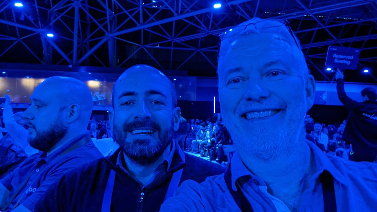 petergjones's tweet photo. #CiscoLiveEMEA
#KeynoteTime
#CiscoChampion
@gp_ifconfig https://t.co/829cc1lF50