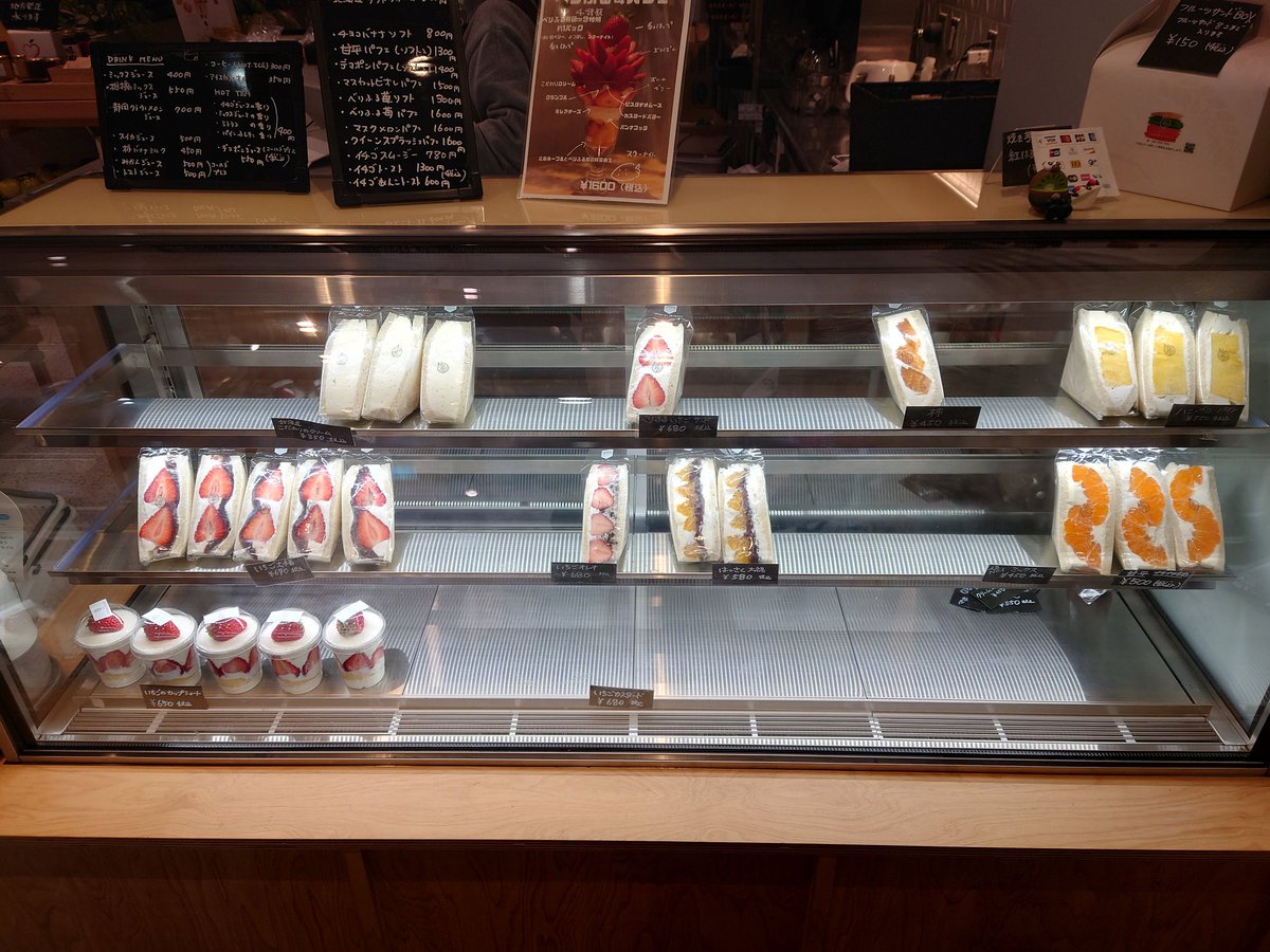 GAMIGAMIch's tweet photo. 今日のオヤツ！初のDOUBLE  FLATさんへ😄フルーツを扱ってるお店らしく、🍓最高👍クリームもメッチャ好みの味でした😋
＃おやつ
#DOUBLEFLAT
#いちごカップショート https://t.co/OOFUCgRjid