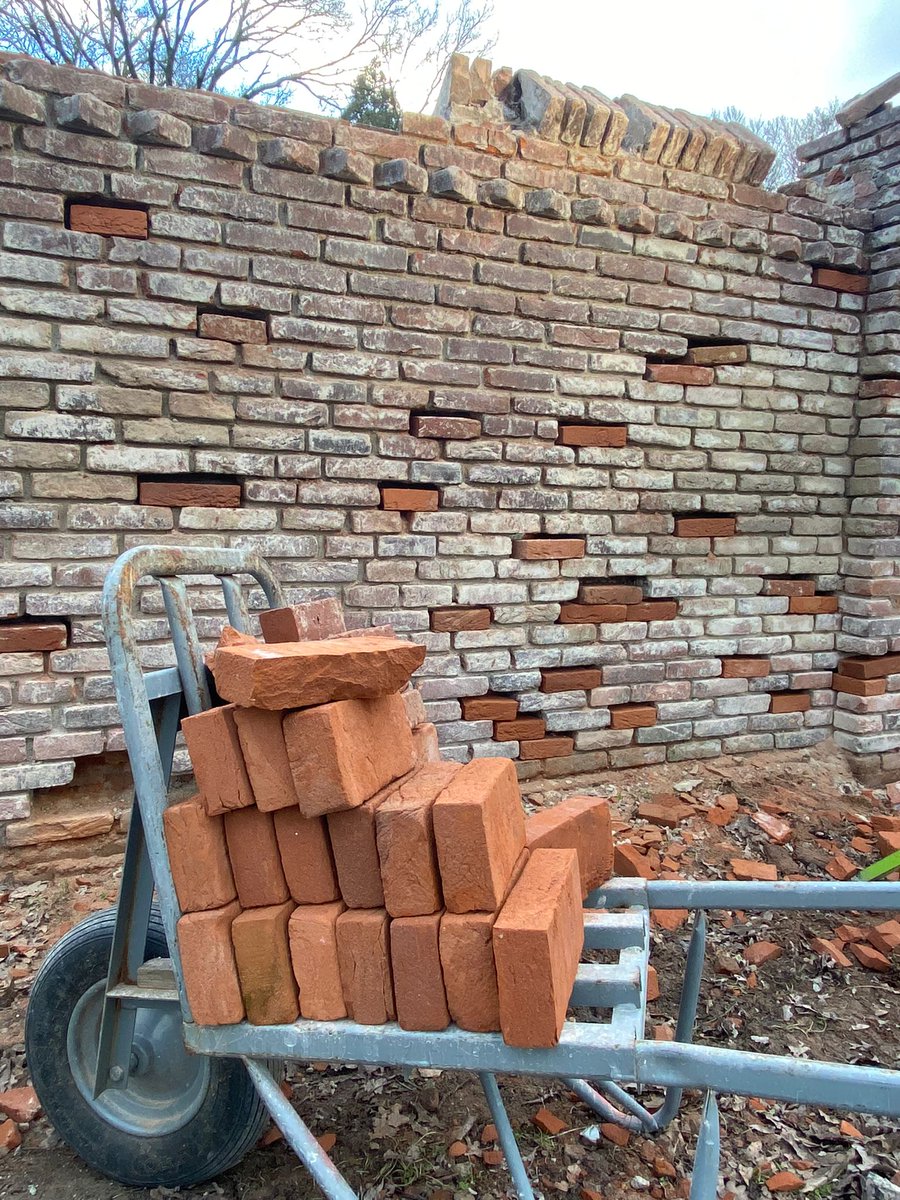 stijnsmeulders's tweet photo. Half januari gaven we restauratiesubsidie aan 10 Brabantse rijksmonumenten, oa de tuinmuur van Landgoed Haanwijk in @gem_StmGestel. Prachtig dat @Brab_Landschap al direct voortvarend aan de slag is gegaan met de restauratiewerkzaamheden. Ziet er goed uit! https://t.co/HZ6Pcm99j2