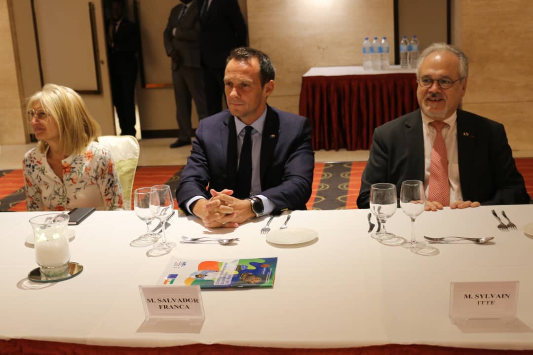 dueniger's tweet photo. 🇪🇺🇳🇪La mission #TeamEurope a rencontré @HassoumiMassou1 Ahmat jidoud et Mohamed Elmouctar,  et évoqué les différents volets qui composent le partenariat solide entre l’#UE et le #Niger.
#TeamEurope #GlobalGateway #UENiger https://t.co/x92rrFMiC3