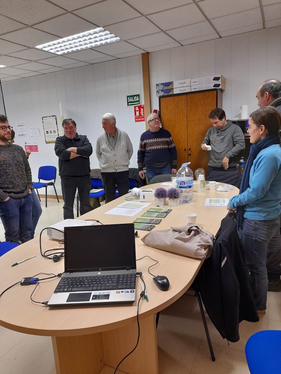 agroxarxa's tweet photo. Seguim amb les xerrades preparatòries de la DUN i la #novaPAC. Estem molt i molt contents amb l'acollida que estan tenint i amb la valoració dels nostres clients. Aquest és gran premi per tot el nostre equip, que està treballant a ple rendiment per aterrar tots aquests canvis🏆✌️ https://t.co/XZlJfCtWnA