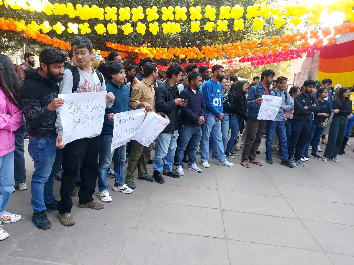 nasirmusavi's tweet image. Protest at Panjab University Chandigarh demanding on #6thschedule of the constitution and other demand for &apos;eco-fragile&apos; Ladakh
#SaveLadakh 
#ClimateFast 
@Wangchuk66 @SajjadKargili_