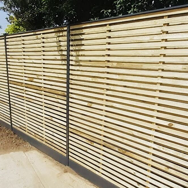 lemonfencing's tweet photo. Beautiful anthracite grey Durapost with contemporary panels installed by our team. Not only do these posts give an amazing modern look but they are great for wind resistance, have a minimium of 15 years guarantee and come in 4 different colours. #Durapost #Lemonfencing #Fence https://t.co/m4eEFk6l4d