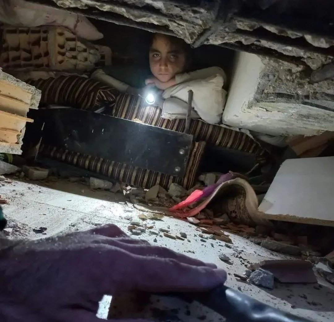 Bir fotoğrafa ne kadar uzun bakılabilecekse o kadar baktım...