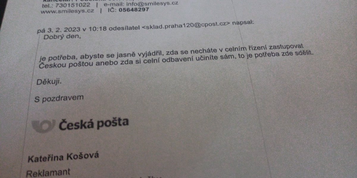 Medvjed's tweet photo. Nezavěšujte se. Vyčkejte, nebo nám napište. To je jedno, že od 25. ledna mi pošlete email, prvního února dopis a na každý můj pokus o odbavení mi odpovíte nějakým dotazem z formuláře, který už jsem 4x vyplnil. Pohoda, však už vám účtujeme 50 korun skladného denně. #CPOST https://t.co/JrAMjx5HLQ