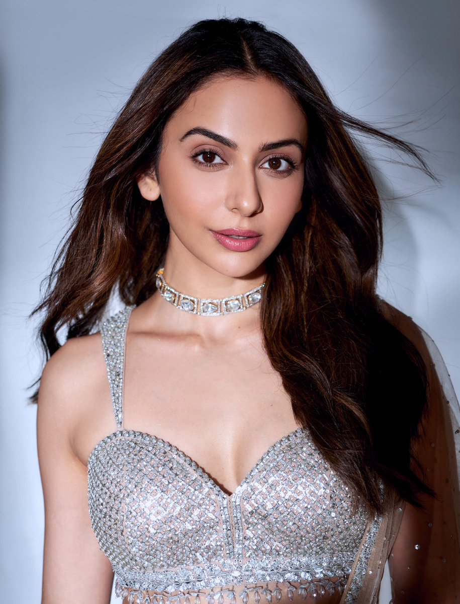Rakulpreet's tweet photo. Shine bright like a diamond 💎 https://t.co/lE2jDZgcK6