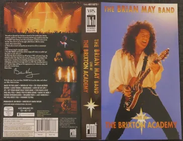 Le 7 février 1994 sort l’album ''Live At The Brixton Academy'' en CD, double vinyle et VHS. Il est l’unique album Live du “Brian May Band”.
▶️queenfrancefanclub.fr/live-at-the-br…
#BrianMay #Live #BrixtonAcademy #FanDeQueenFr #QueenFranceFanclub