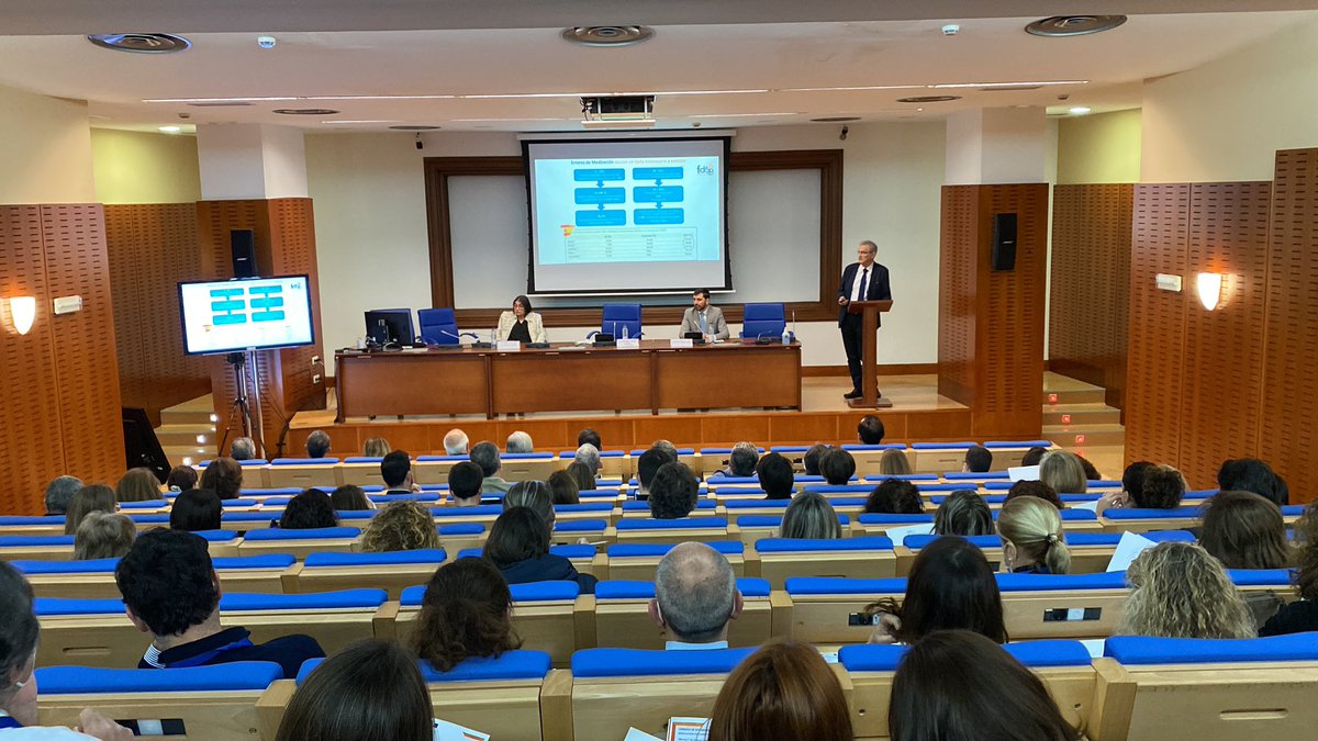Fundesalud_Ex's tweet photo. @stomasvecina de @fundacionfidisp nos muestra el #MapadeRiesgos de la gestión de la medicación hospitalaria #seguridadpacientesExtremadura #jornadaMedicacionsindaño https://t.co/5Js221BAXu