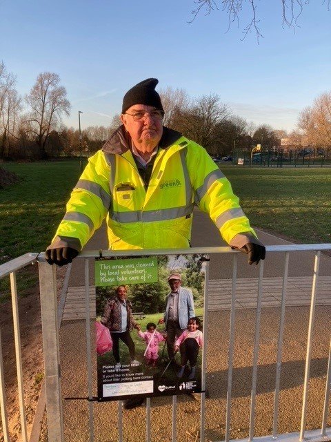 LoveSolihull's tweet photo. We have loved seeing litter picking groups out and about recently - here is Graham from @CleanGreenGB at Babbs Mill alongside our @KeepBritainTidy posters which remind everyone that volunteers play a huge part in keeping an area clean #KeepItBinIt #LitterHeroes https://t.co/UGctHG2cq3