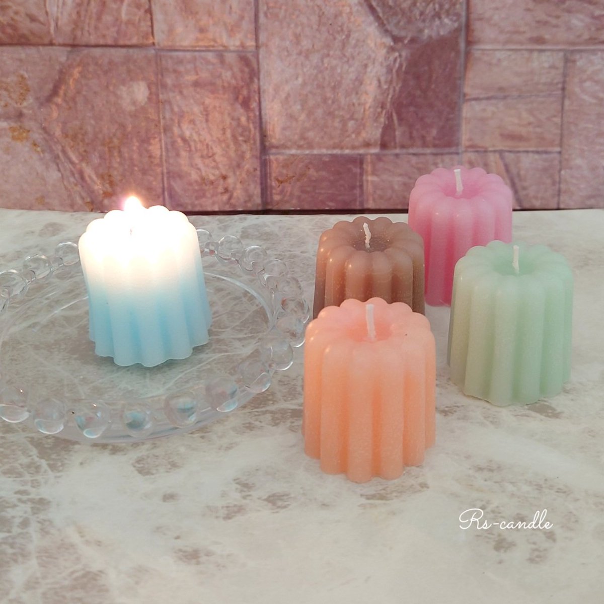 カヌレキャンドル灯してみました!
灯すと水色と白のグラデーションに見えて可愛かったー🥰
#candle #キャンドル #カヌレ
#カヌレキャンドル #灯り
#ハンドメイド #手作りキャンドル 
#インテリア #インテリア雑貨 
#パステルカラー