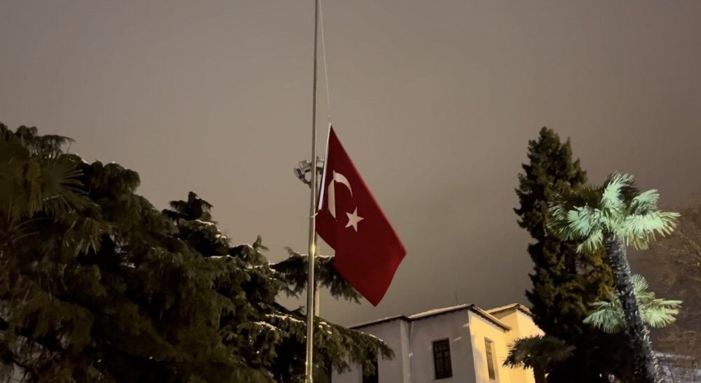 raslanti08's tweet photo. Rabbım göçük altında kalan kullarına sahip çık darda bırakma şeytanın vesvesine bırakma senin hazinen sonsuzdur senden başka kapımız yok senden başka siginacağimiz yer yok sen imtihanlarimizi kolay eyle yaralarimizi erken sar #Turkiye koru kolla #devletime #milletime güç ver https://t.co/Xa3RPkM8zL