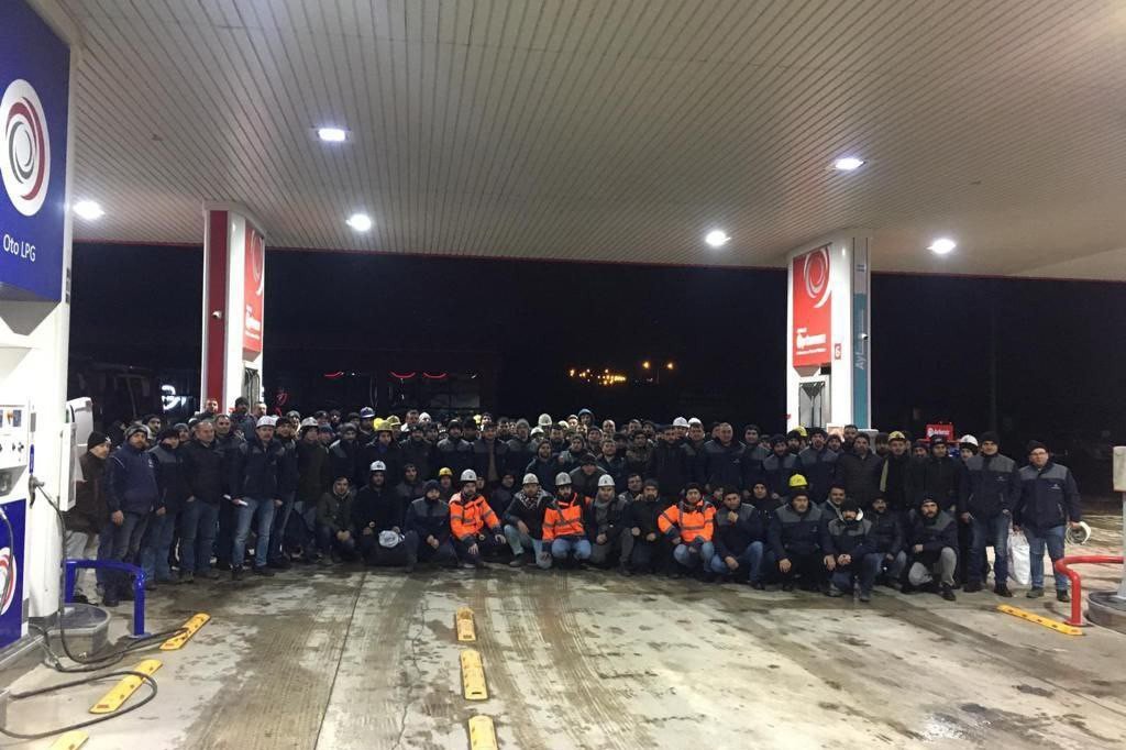 bpthaber's tweet photo. Soma’dan 300 kişilik madenci ekibi daha sevk edildi. https://t.co/QuA0wZbwH5