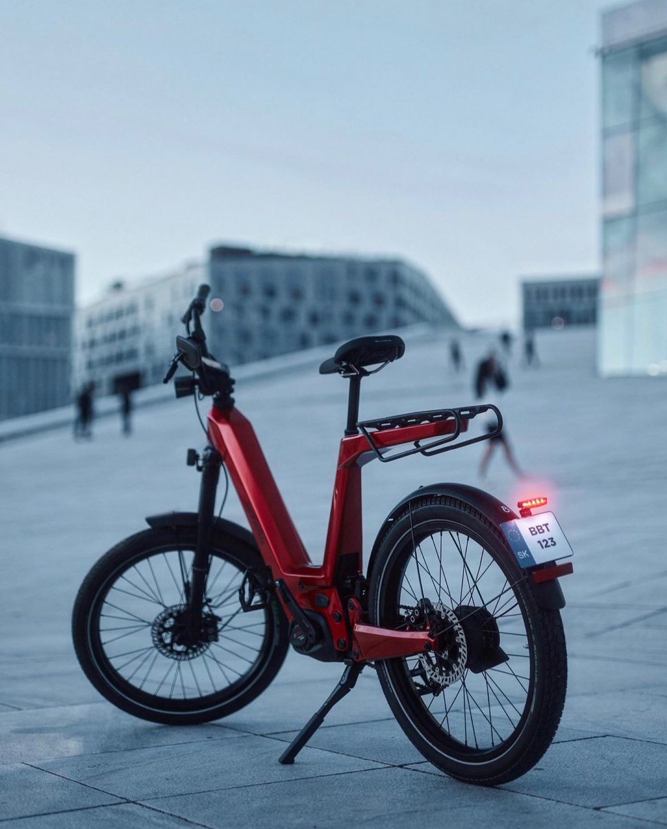 babetta_eu's tweet photo. Babetta model S45 in its full glory - with a BOSCH CX Speed drive unit with maximum output of 350 Watts, torque up to 85Nm and maximum pedal assistance speed of 45 km/h. Add a beautiful hand made carbon fiber frame and you get the ultimate urban companion. https://t.co/SkuysF1cUA