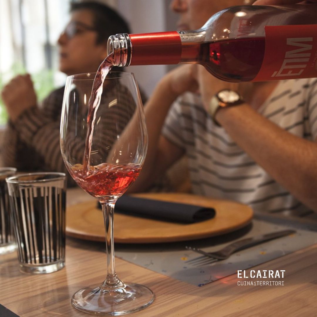 Quina millor manera de descobrir l’elegància i la complexitat dels vins del #Priorat ?