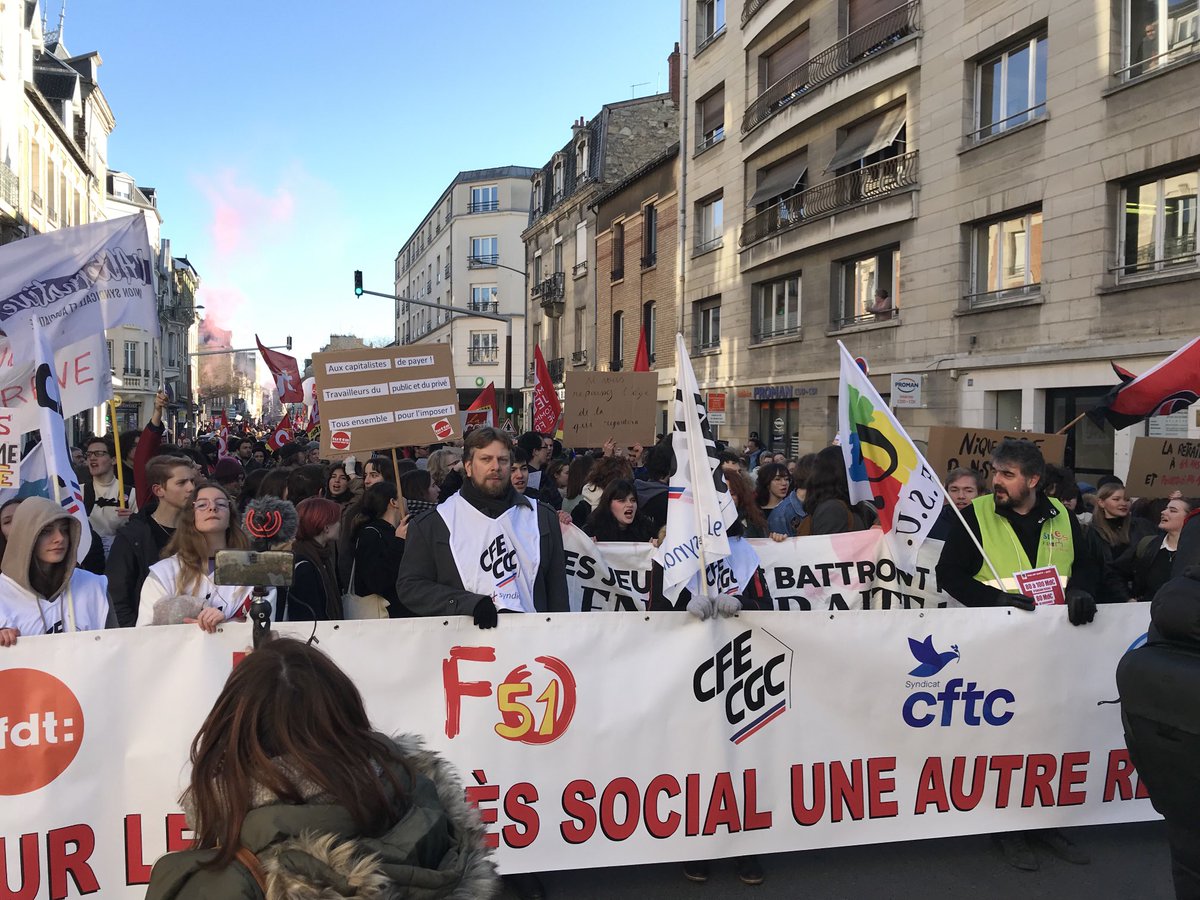nicole_fachet's tweet photo. #retraites #reims acte 3 https://t.co/5c11NEmJW2