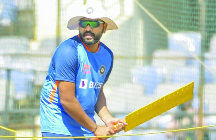 SPORTYVISHAL's tweet photo. Rohit Sharma is batting lefty in training session 😯!!

Ps: Read the info 🥹🫶. https://t.co/qBkv5Rqp3A