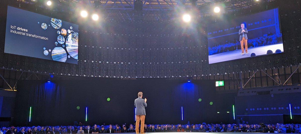 petergjones's tweet photo. #CiscoLiveEMEA
#KeynoteTime
Jonathan Davidson - #IoT #IndustrialTransformation
#CiscoChampion
@CiscoChampion https://t.co/on8Aa3JZlj