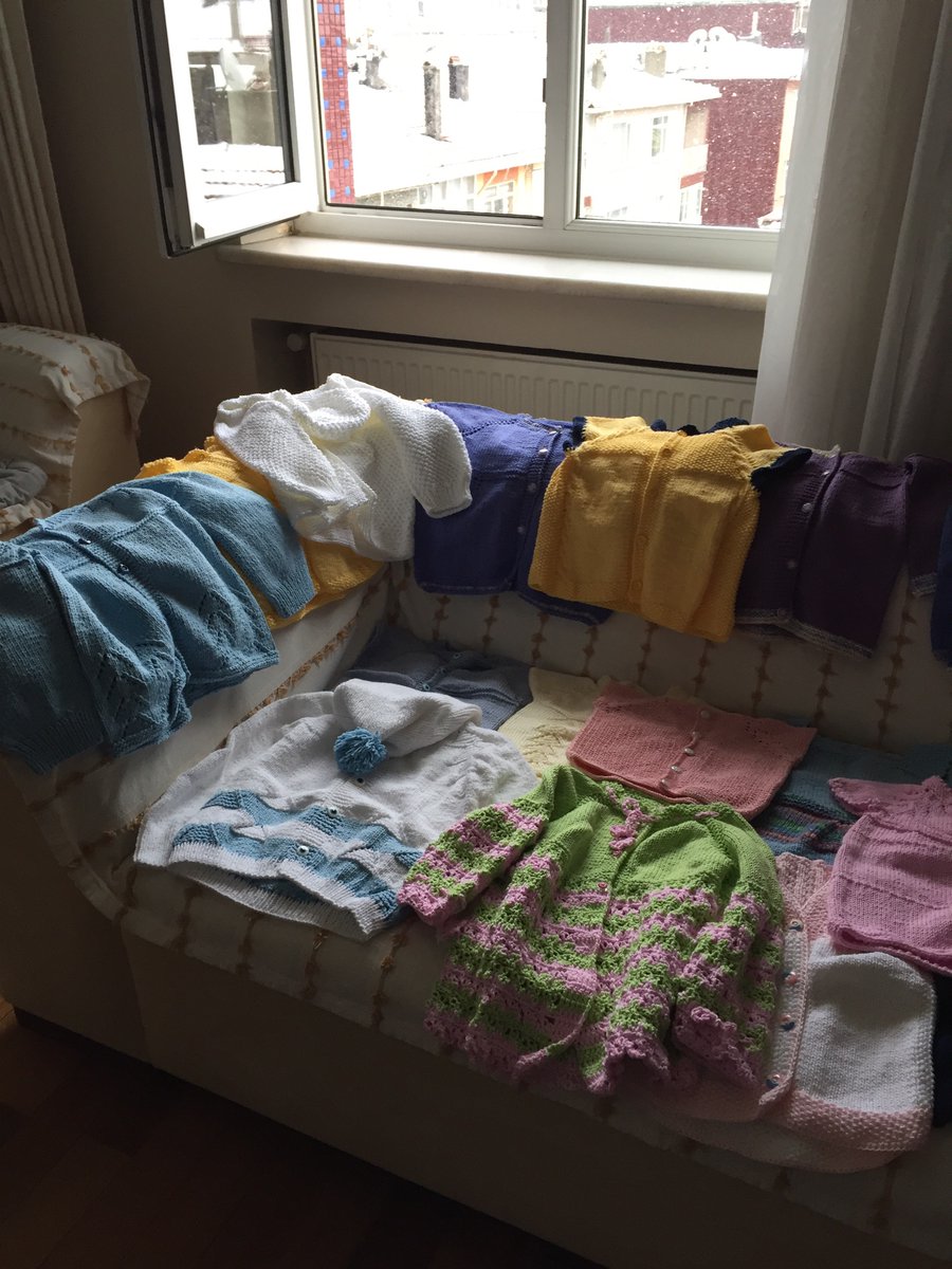 avogadro_sabiti's tweet photo. Aylardır ördüğüm, 24 adet çocuk hırkalarını Adıyaman'a yardım götüren araca teslim ettim. Hırkalarla birlikte sevgimin de çocukları ısıtmasını diliyorum. https://t.co/7wsfC6WwjC