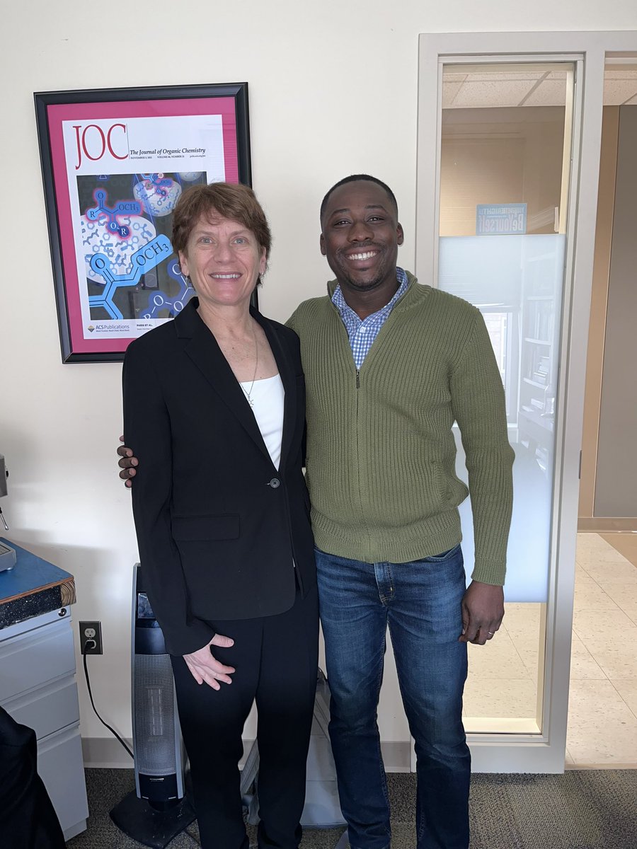 ituffour1's tweet photo. It was a great honor and privilege to interact and to personally give @CarolynBertozzi 2022 Nobel prize winner in Chemistry, a brief talk on my research yesterday @SDState. The experience was humbling and inspiring. Thanks to my academic advisor @RAWCLab for making this possible https://t.co/PzJVAmT0Hc