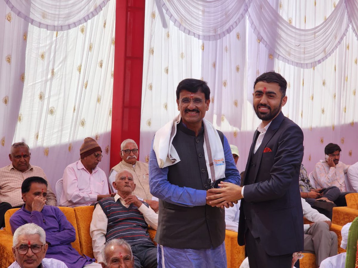 sardarchaudhri's tweet photo. સાબરકાંઠા જિલ્લાના ઈડર તાલુકાનાં કડીયાદરા મુકામે ખેરાલુ થી અશ્વિનભાઈ દેસાઈનાં ત્યાંથી આવેલ મામેરા માં હાજરી આપી. https://t.co/ap2xdlw4zo