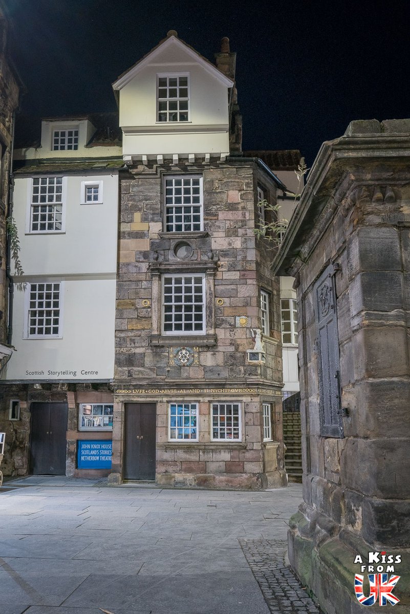 akissfromuk's tweet image. Longue de 1814,2 mètres, la Royal Mile est la rue la plus célèbre d'#Edimbourg 🏴󠁧󠁢󠁳󠁣󠁴󠁿

Elle est en fait constituée d'une succession de rues qui relient le palais d'Hollyrood au château d'Edimbourg.

#VisitScotland #VisitEdinburgh @VisitScotland @edinburgh