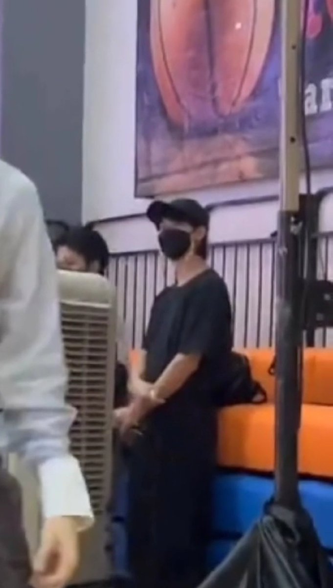 khunwegatth's tweet photo. mano... é o build ali??? 😳 https://t.co/awyQn569fL