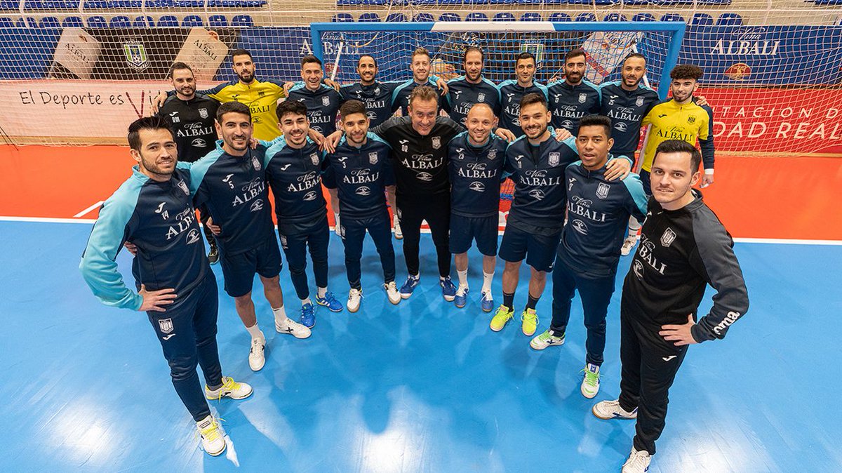 Lanzadigital's tweet photo. #FútbolSala #CopaDeEspañaFutsal 
Cuatro años consecutivos de Copa con el Viña Albali Valdepeñas
https://t.co/bnqp9fGCzY
@VinaAlbaliFS https://t.co/CEzwXiAicx