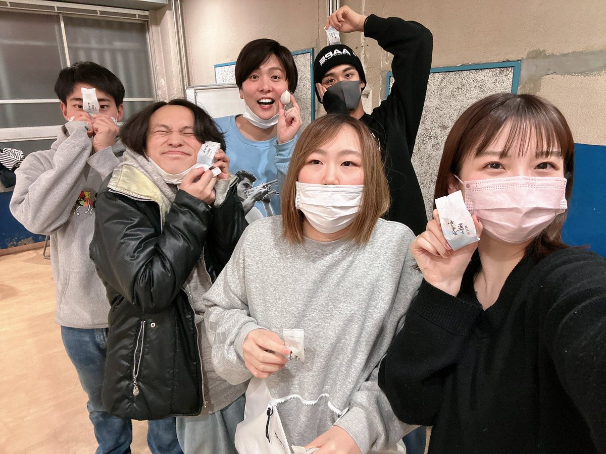 mmk_hnzw's tweet image. #5BRAIN 着々と稽古が進んでます！
みんなで話し合いながら試してみたり、どんどんいいものになっていってる！気がする！！

チケットも発売中です💁‍♀️
かなーーりお客さんとの距離が近い劇場なので、間近で見て空気を感じていただけるかと...！さらに良いものになるよう今日も頑張ってきますー🥹！