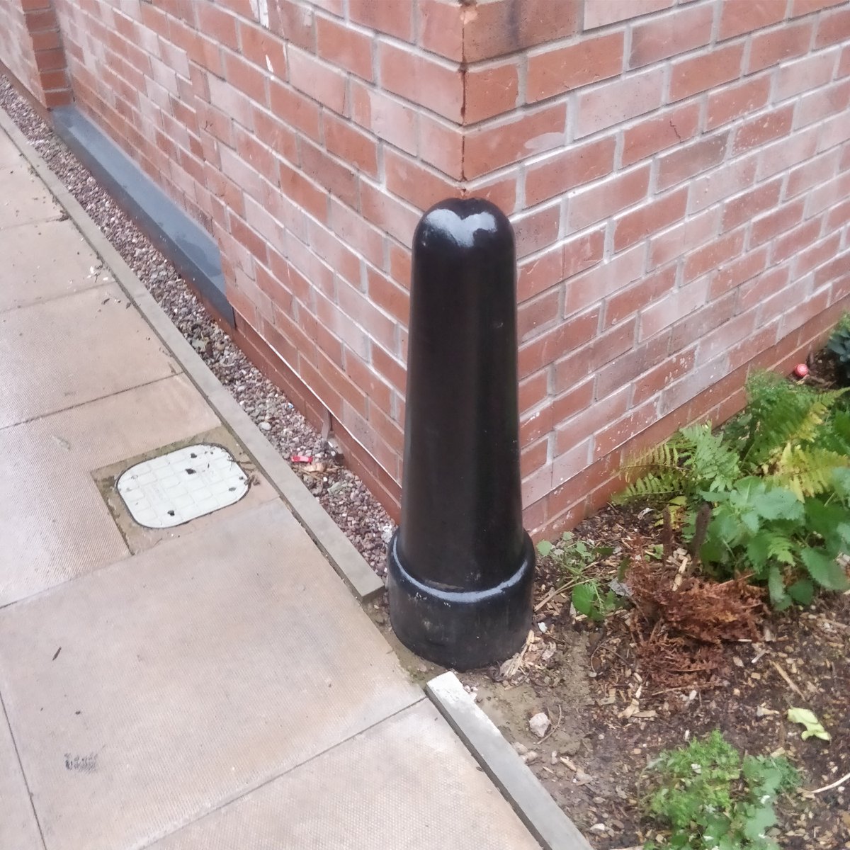 Boll_Ards's tweet photo. CORNER PROTECTION: How about a solid cast iron bollard as corner protection. 100% recycled. Life expectancy in excess of 100 years. #ASF #bollard #bollards #protection #security #buildingprotection #cornerprotection #recycling https://t.co/9sUMrqskME