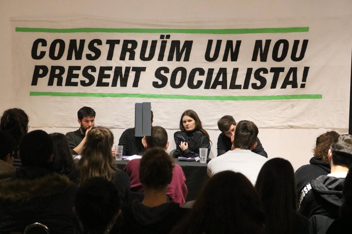 impremtacv's tweet photo. ⬛️ Dissabte passat omplíem el @cjaciutatvella amb més de 150 persones per parlar de Walter Benjamin i el temps de la Revolució. 

👉 Gairebé 2 anys després de la nostra fundació afrontem la necessitat d'analitzar quin ha de ser el nostre paper en el nou cicle polític. https://t.co/kgop1eCfQX