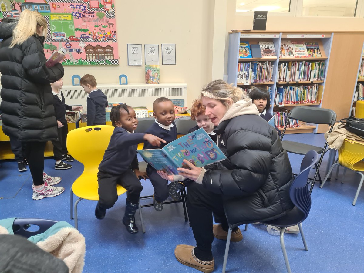 e1_sttherese's tweet photo. We enjoyed our library time with our mummies today. We talked about our feelings and shared our books #English @StAnnesgaCPS https://t.co/FZuAOGK2Qp