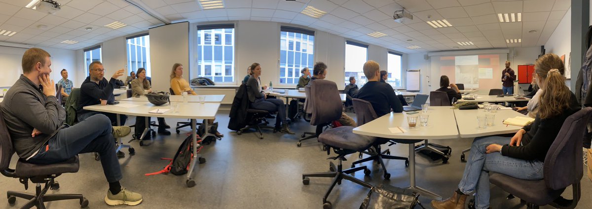 GrundforskFond's tweet photo. Forskere fra vores grundforskningscentre til formidlingsworkshop i KBH med @videnskabdk #grundforsk #dkforsk https://t.co/Q5hVOeXttp