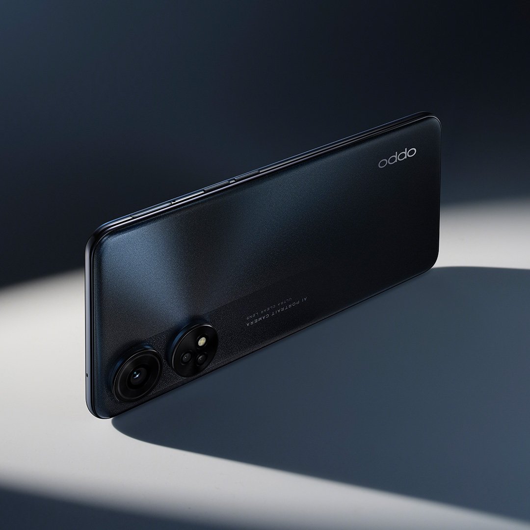 #OPPOReno8TSeries yg black cakep bgt dehh, grgr fiberglass-leather design berasa banget premiumnya #ToppedUp #ThePortraitExpert

x.com/OPPOIndonesia/…
